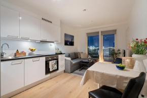 Top Floor Apartment I Sea View I Central